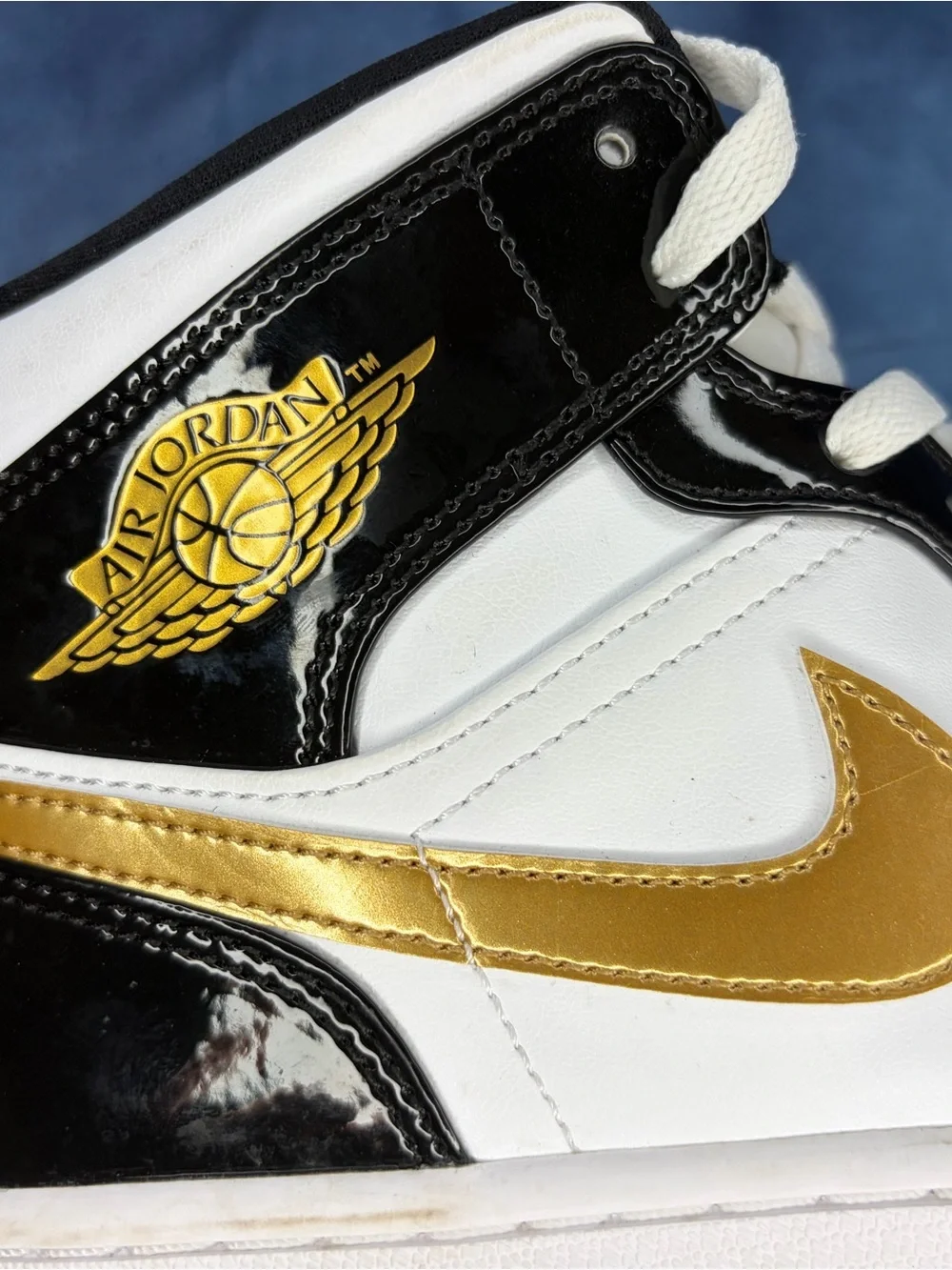 Jordan Mid 1 SE Black Gold
